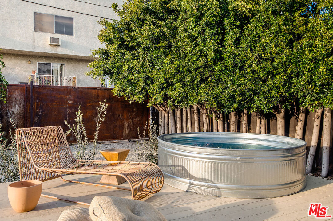 1163 Nelrose Avenue Venice, CA 90291 - Photo 27 of 32 a view of fountain along with trees