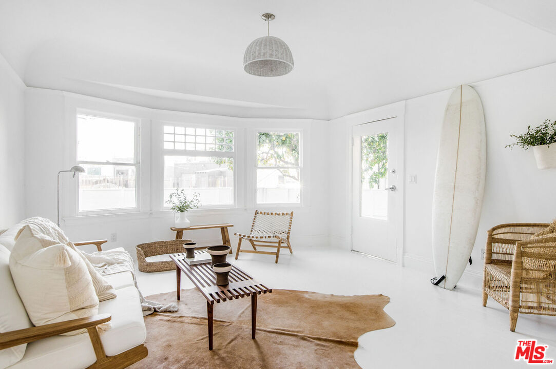 1163 Nelrose Avenue Venice, CA 90291 - Photo 3 of 32 a living room with furniture and a window