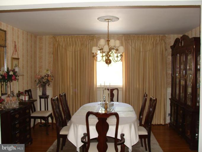 6125 Haddon Hall Road Baltimore, MD 21212 - Photo 3 of 22 Dining Room
