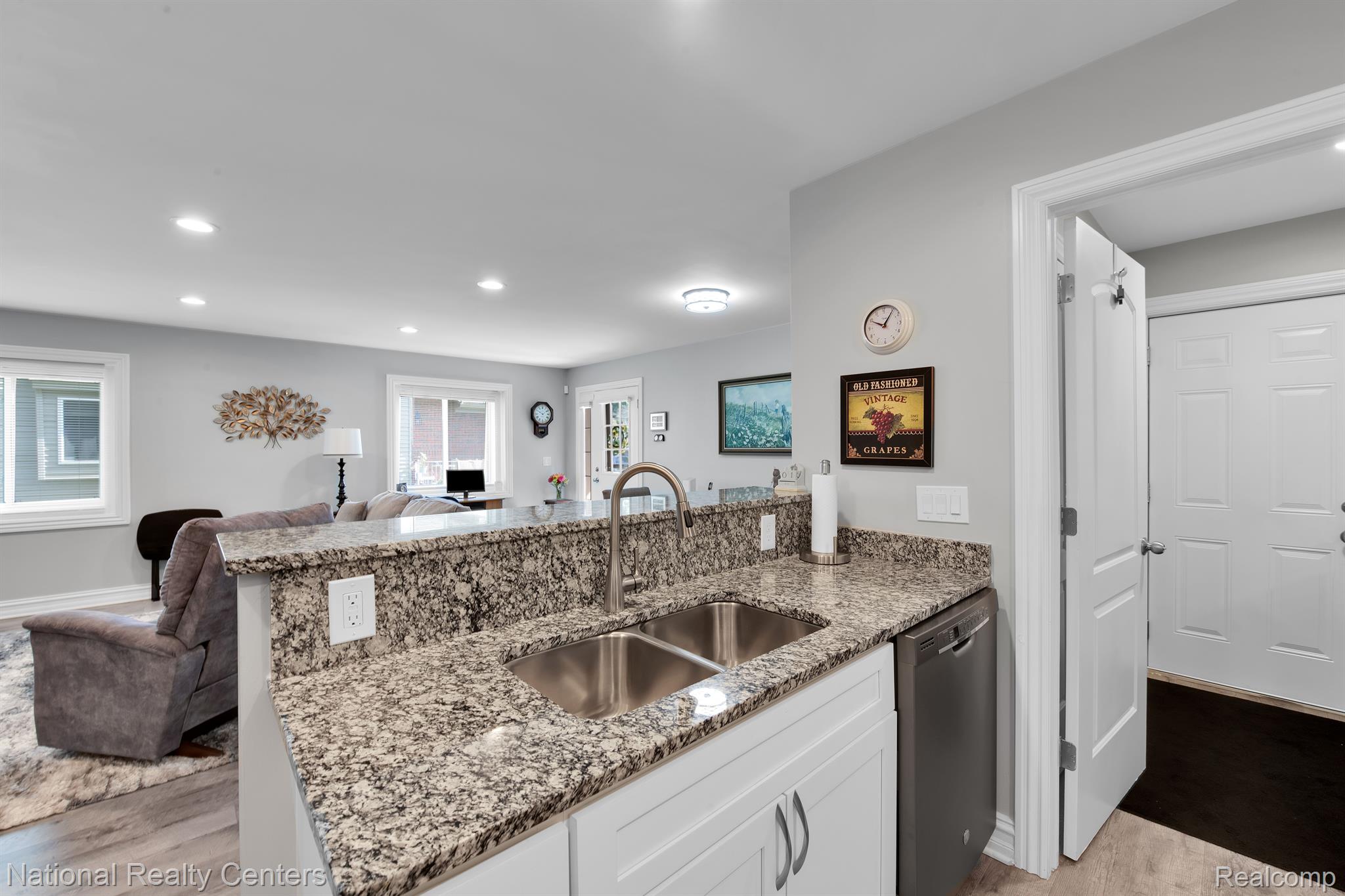 808 Chelsea Ridge Court, Unit 22 Howell, MI 48843 - Photo 6 of 26 Gallery Image 6