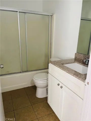 $1,800 | 17082 Chatsworth Street, Unit D, Granada Hills, CA 91344