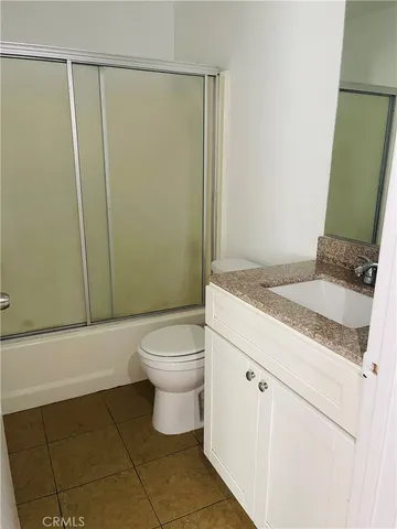 $1,800 | 17082 Chatsworth Street, Unit D, Granada Hills, CA 91344