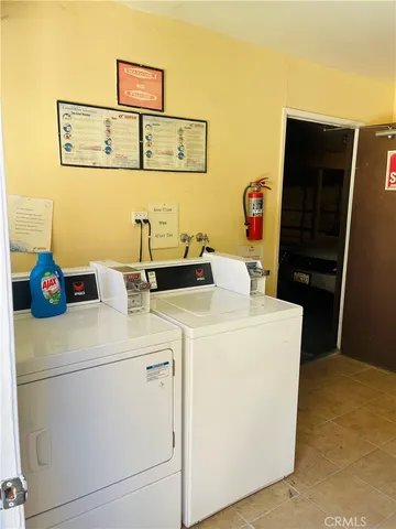 $1,800 | 17082 Chatsworth Street, Unit D, Granada Hills, CA 91344