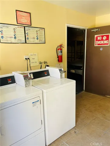 $1,800 | 17082 Chatsworth Street, Unit D, Granada Hills, CA 91344