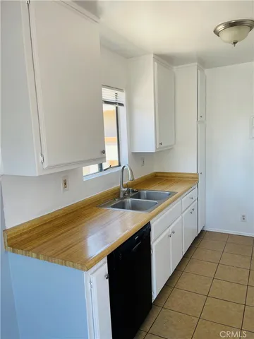 $1,800 | 17082 Chatsworth Street, Unit D, Granada Hills, CA 91344