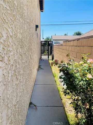 $1,800 | 17082 Chatsworth Street, Unit D, Granada Hills, CA 91344
