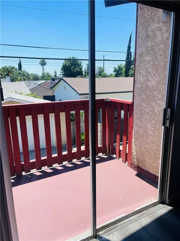 $1,800 | 17082 Chatsworth Street, Unit D, Granada Hills, CA 91344