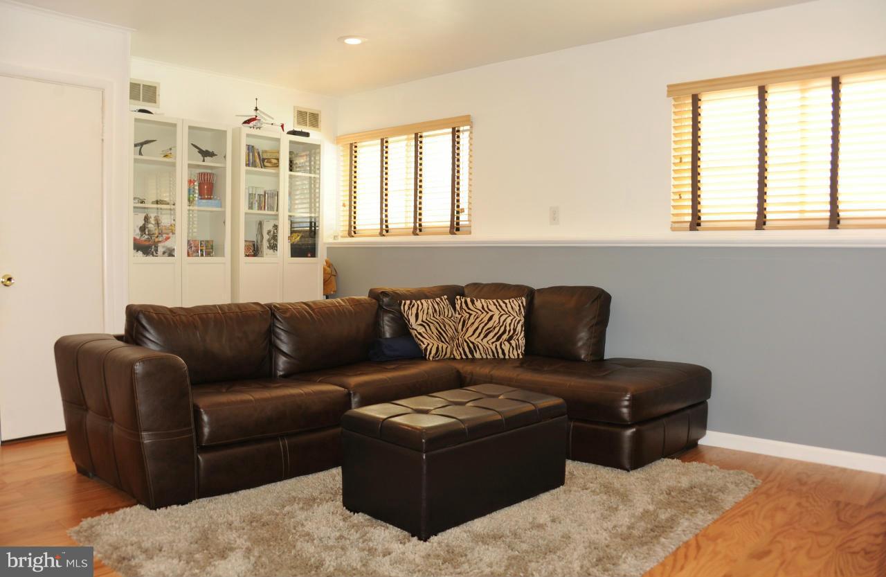 6106 Pinto Place Springfield, VA 22150 - Photo 22 of 27 Family Room