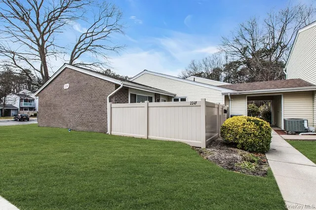 $449,990 | 224 Springmeadow Drive, Unit F, Holbrook, NY 11741