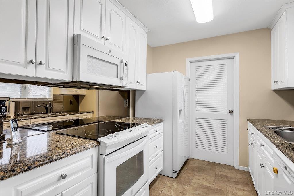 224 Springmeadow Drive, Unit F Holbrook, NY 11741 - Photo 12 of 16