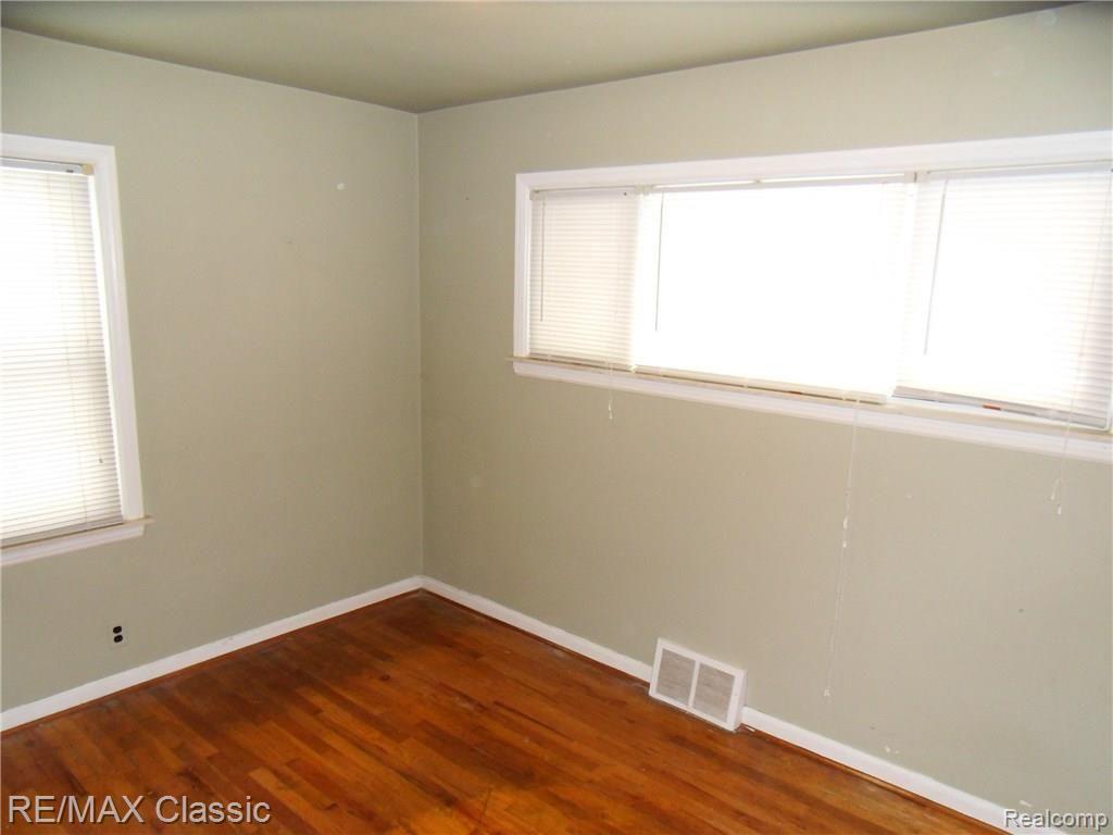 3303 Durham Road Royal Oak, MI 48073 - Photo 14 of 25 SDC17189.JPG