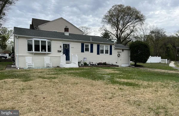 $300,000 | 499 Lakeview Drive, Runnemede, NJ 08078