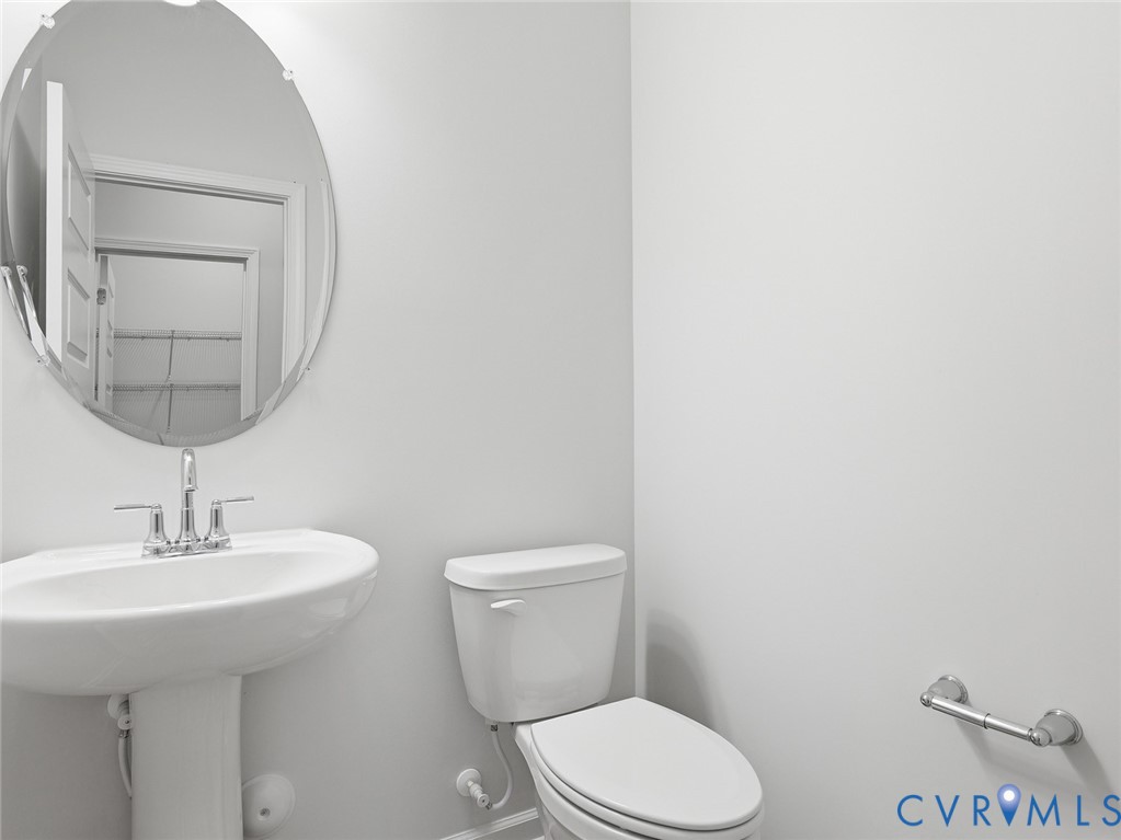 159 Corcoran Way Aylett, VA 23009 - Photo 17 of 20 a bathroom with a toilet a sink and mirror