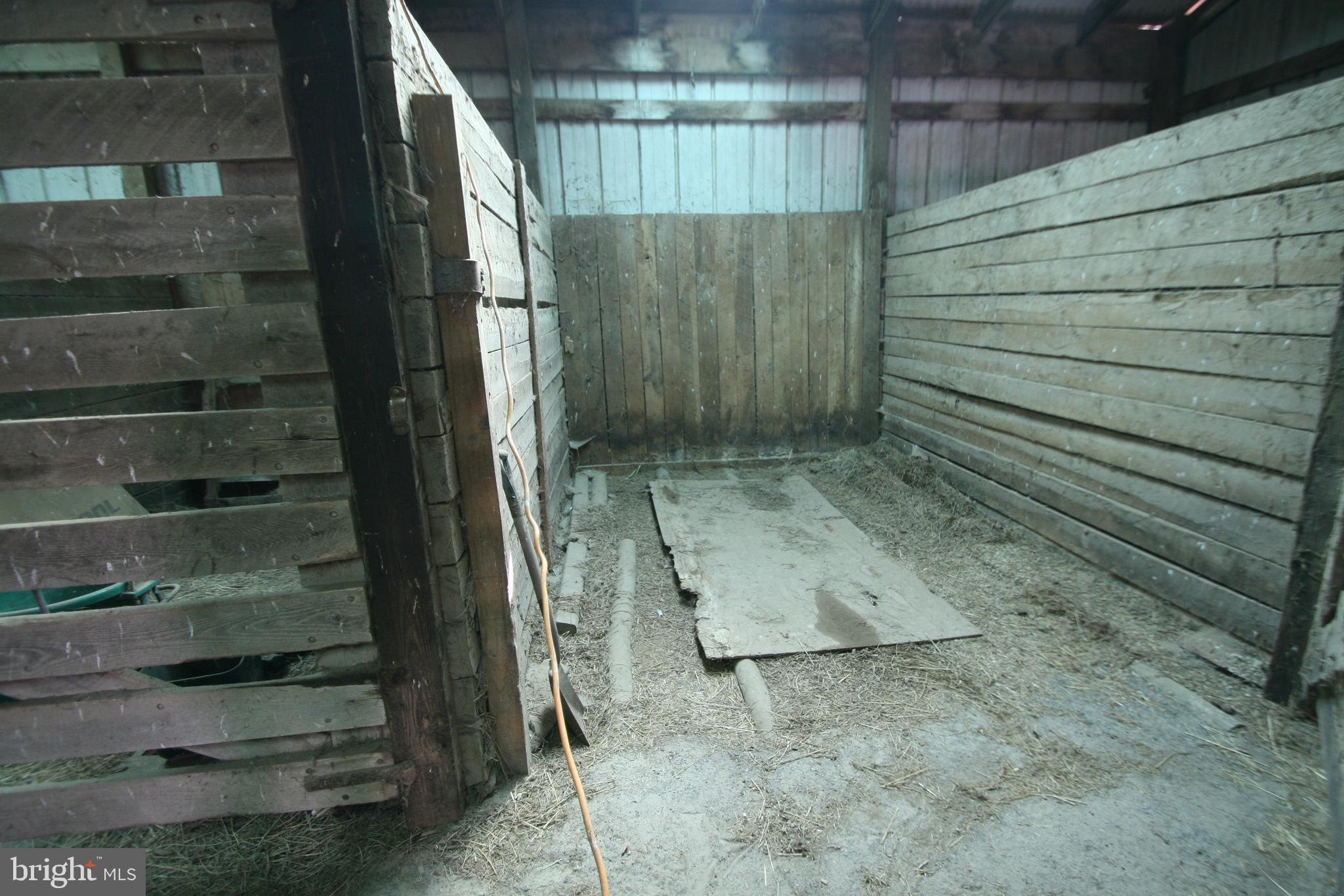 7241 Morgans Road Huntingdon, PA 16652 - Photo 31 of 70 Large Box Stall