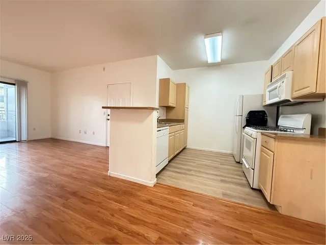 $1,190 | 8250 North Grand Canyon Drive, Unit 1182, Las Vegas, NV 89166