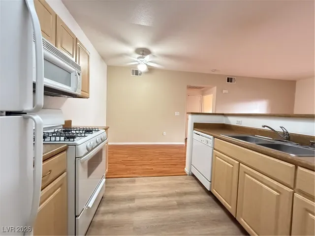 $1,190 | 8250 North Grand Canyon Drive, Unit 1182, Las Vegas, NV 89166