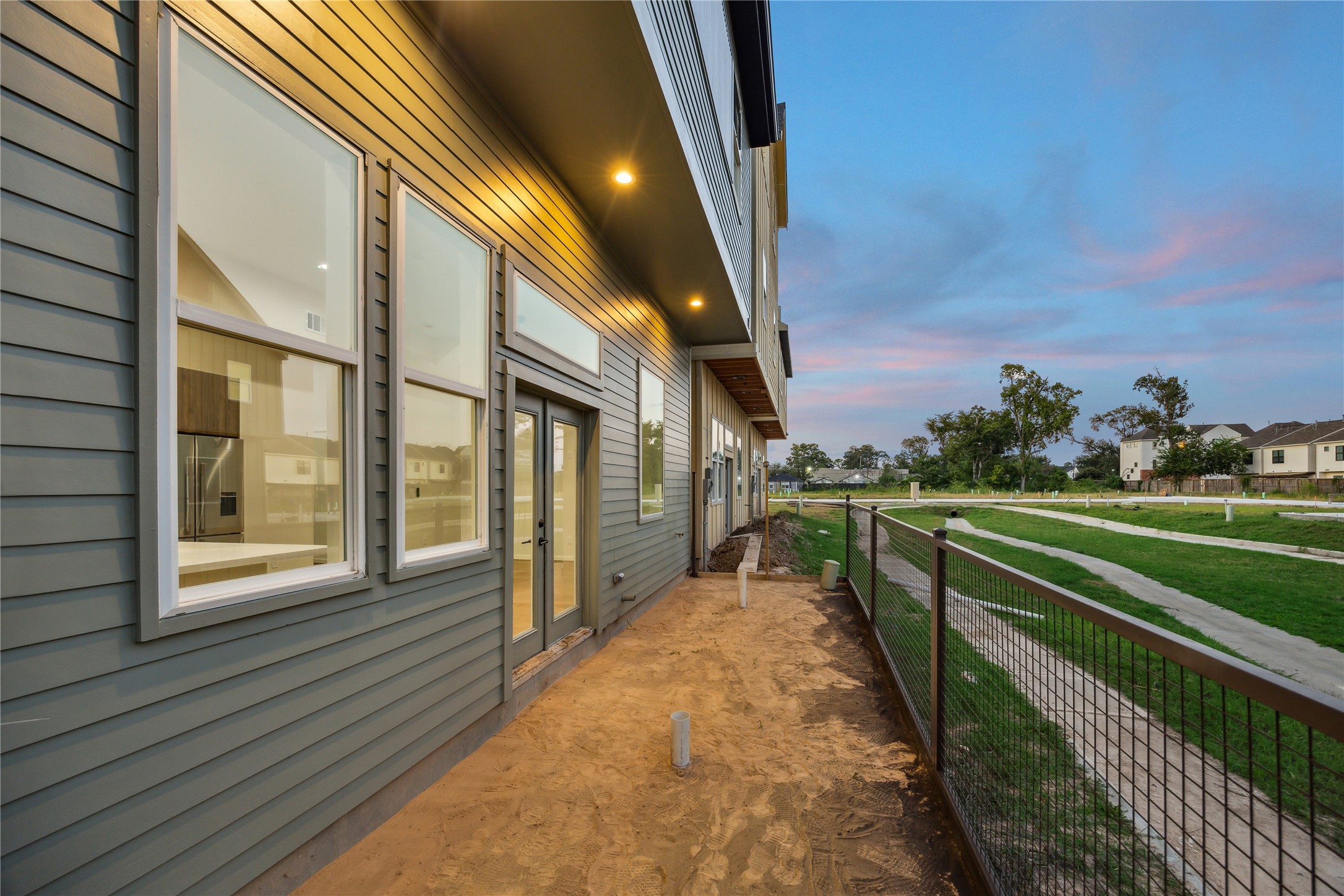 3902 Zina Way Houston, TX 77018 - Photo 39 of 48 a view of a balcony with yard
