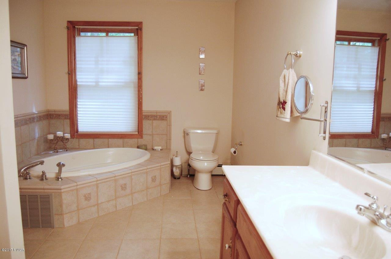 130 Paupack Point Road Hawley, PA 18428 - Photo 34 of 52
