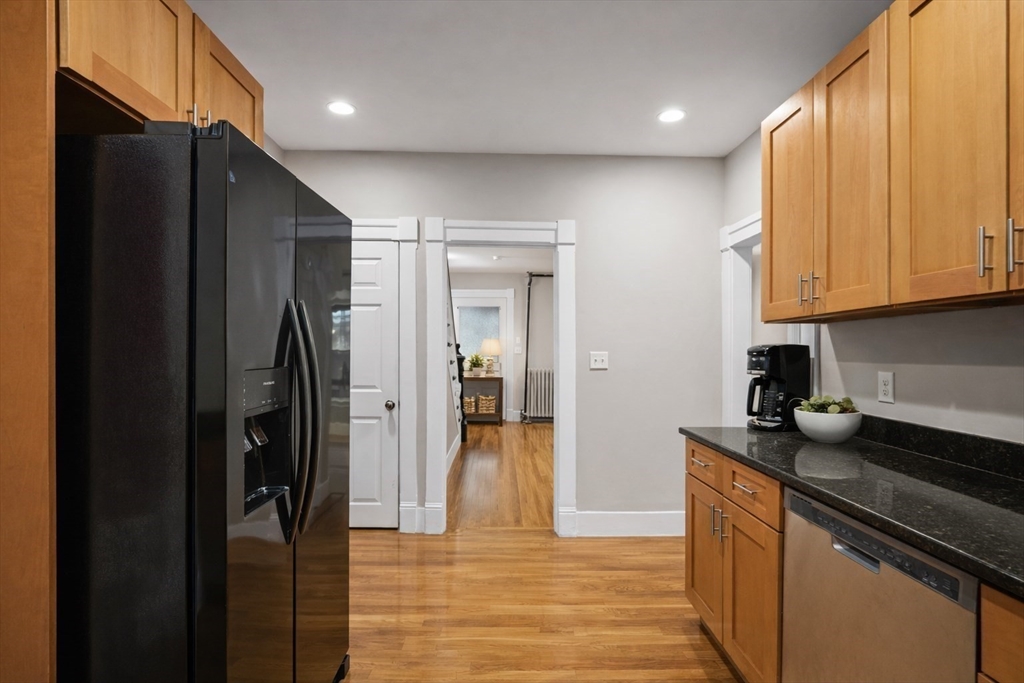 7 Chadwick Street Worcester, MA 01605 - Photo 2 of 40