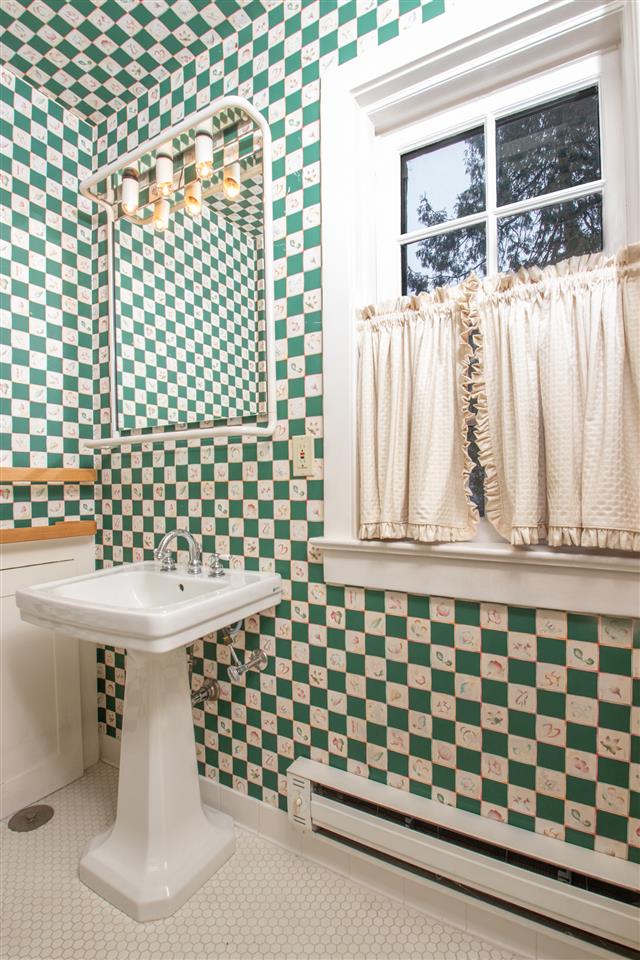 311 Spring Creek Road Rockford, IL 61107 - Photo 21 of 25 a bathroom with a sink and a mirror
