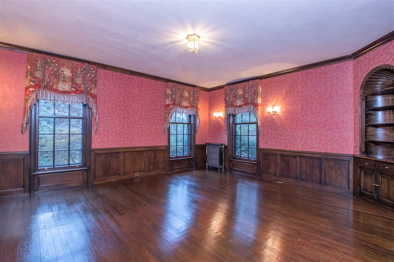 311 Spring Creek Road Rockford, IL 61107 - Photo 9 of 25 a view of empty room with wooden floor and fan