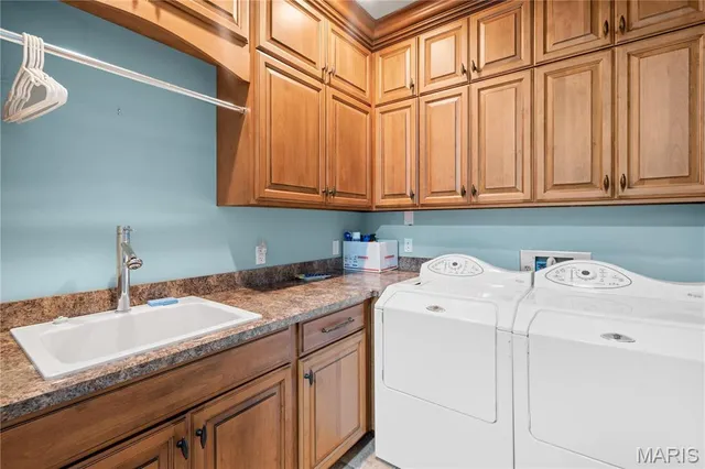 $599,900 | 328 Ann Drive, Charleston, MO 63834