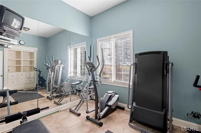 $599,900 | 328 Ann Drive, Charleston, MO 63834