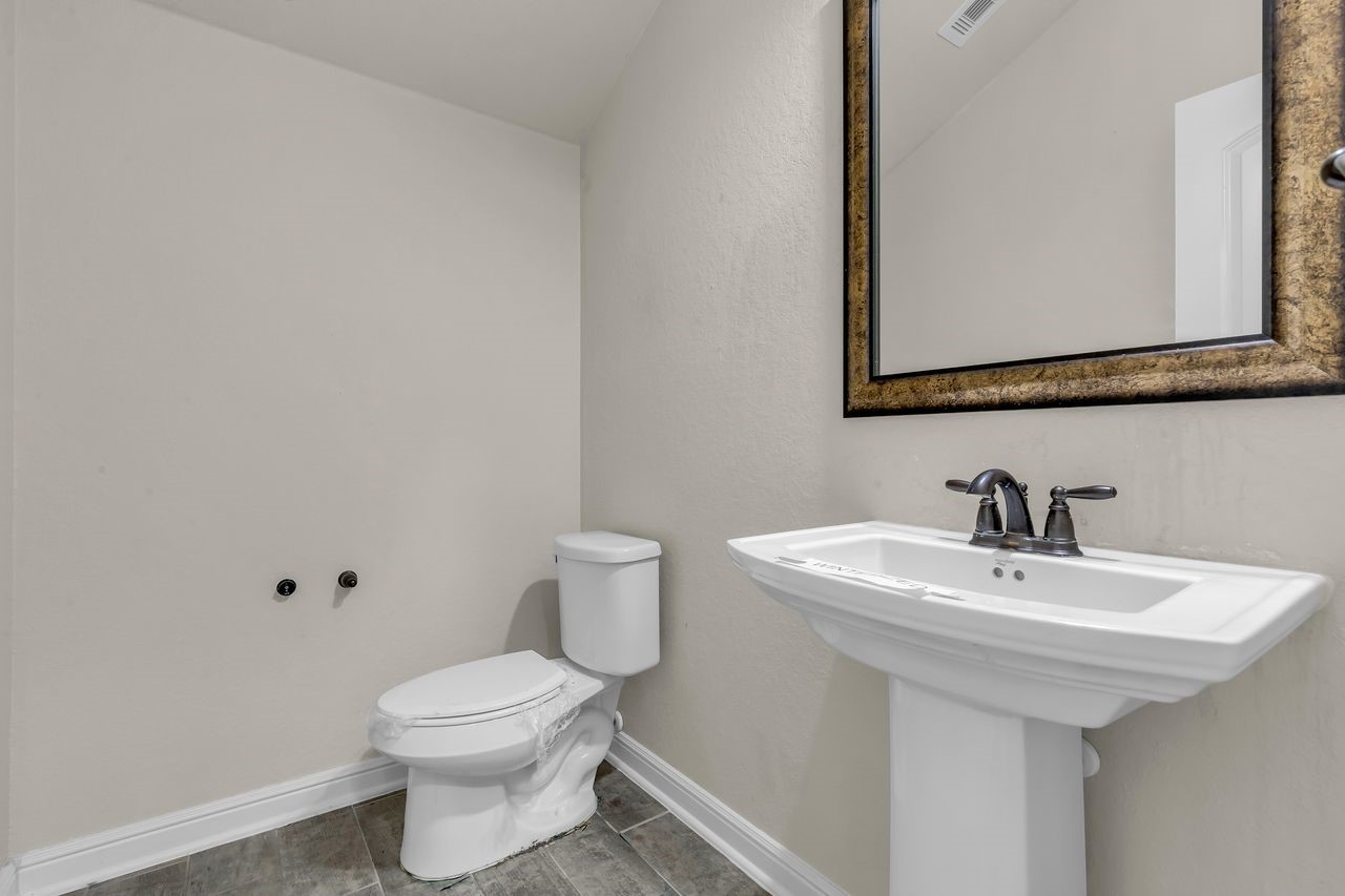 2739 Barrington Branch Drive Spring, TX 77373 - Photo 23 of 41 Guest bath