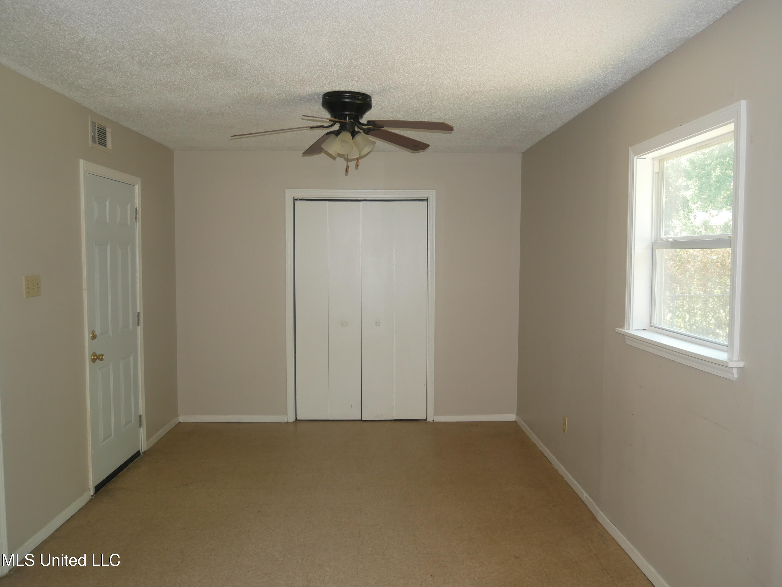 6705 Camelot Road Horn Lake, MS 38637 - Photo 5 of 12 P1120001