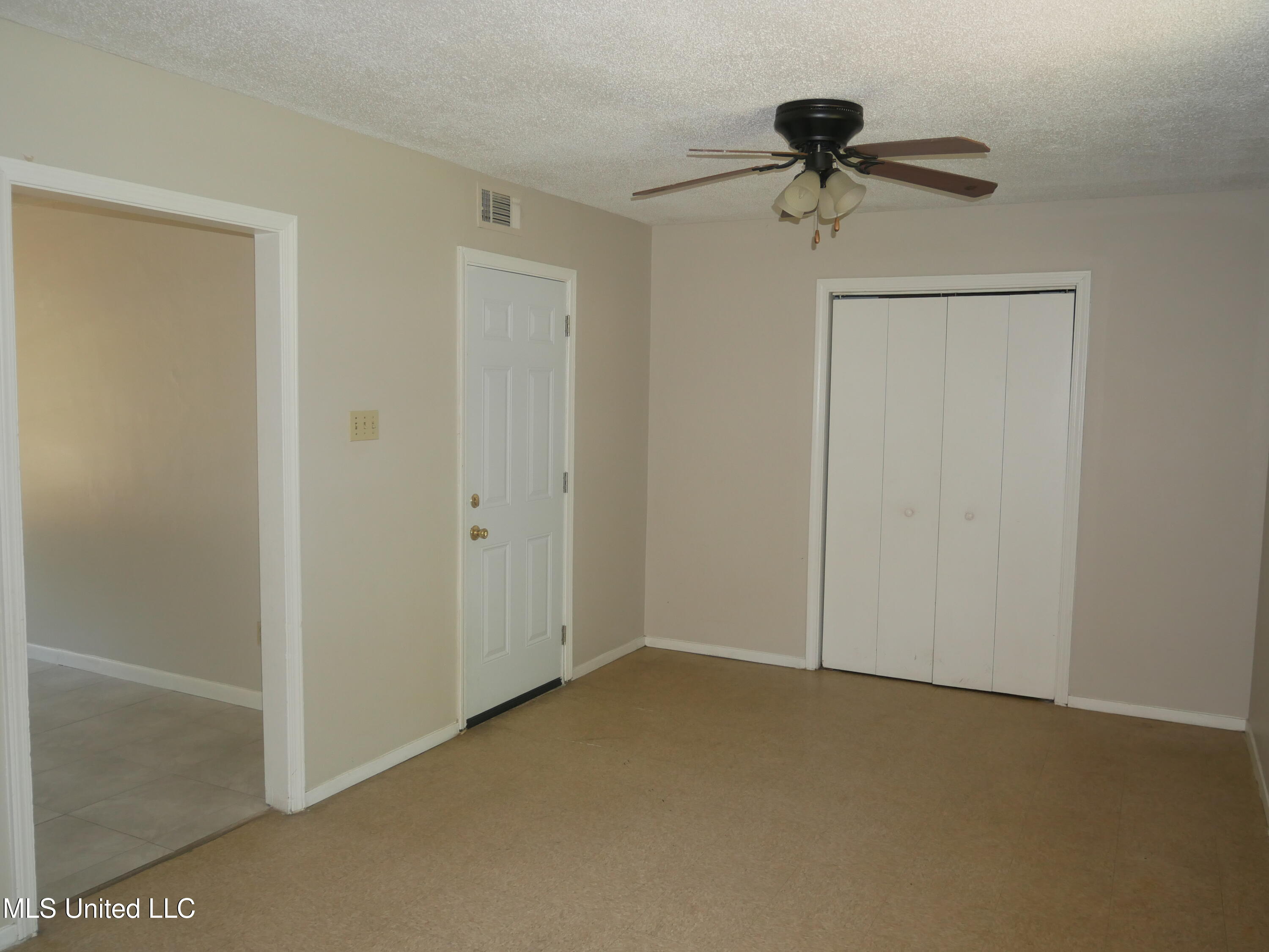 6705 Camelot Road Horn Lake, MS 38637 - Photo 6 of 12 P1120002