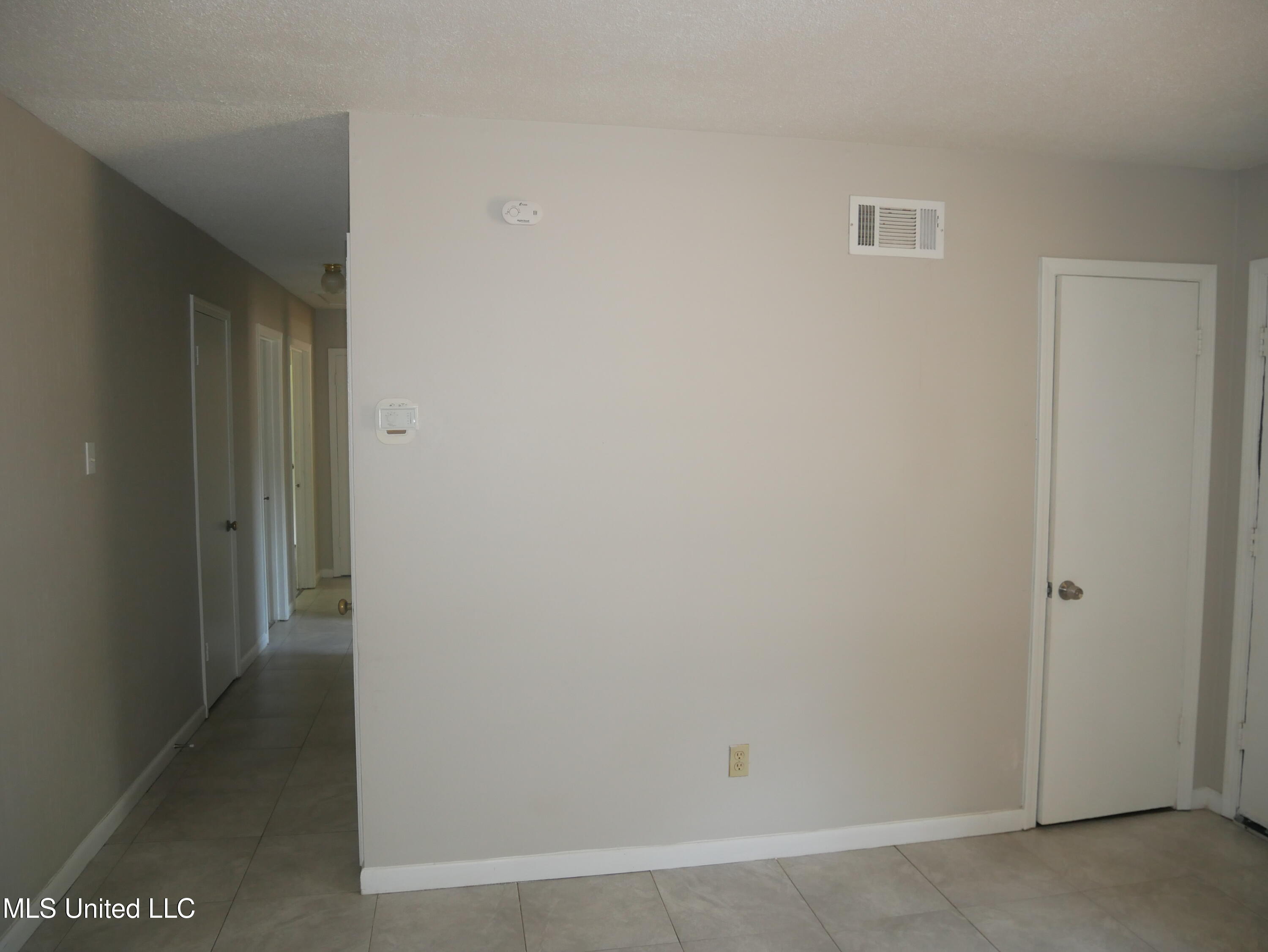 6705 Camelot Road Horn Lake, MS 38637 - Photo 8 of 12 P1120004