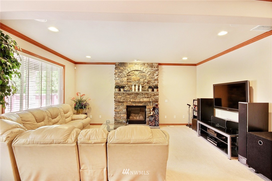 3931 214th Street Southeast Bothell, WA 98021 - Photo 11 of 25