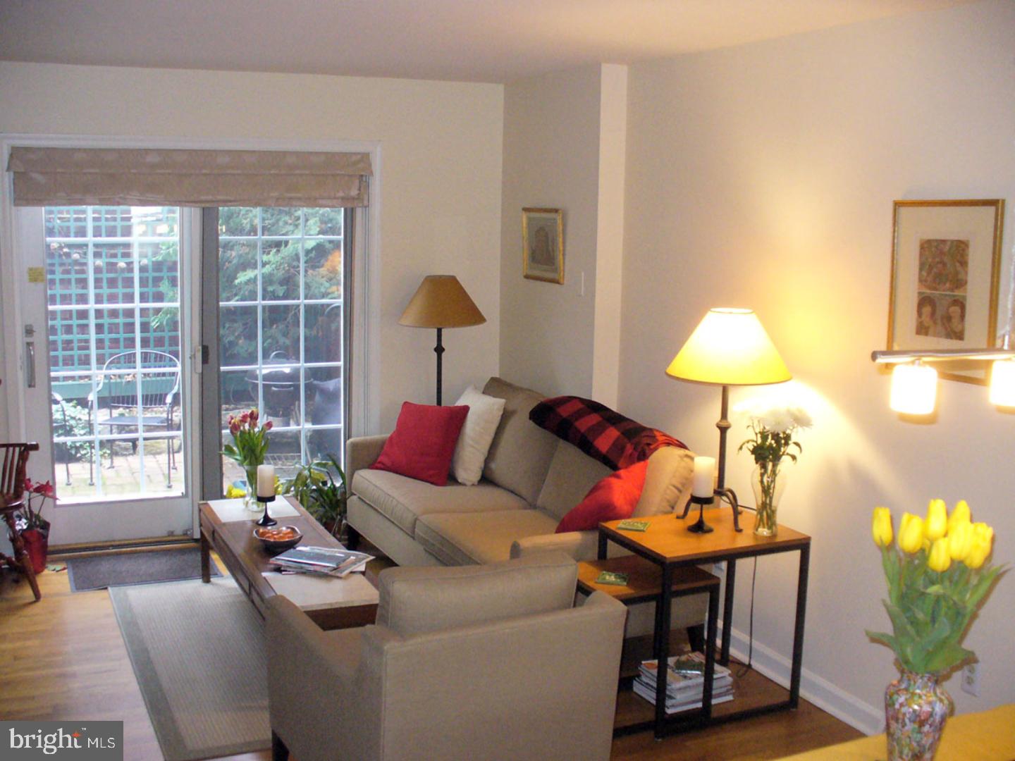 419 Quince Street Philadelphia, PA 19147 - Photo 3 of 31 Living room