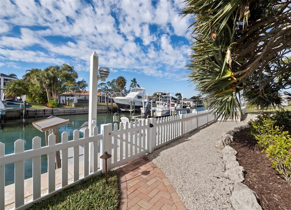 513 Outrigger Lane Longboat Key, FL 34228 - Photo 40 of 57