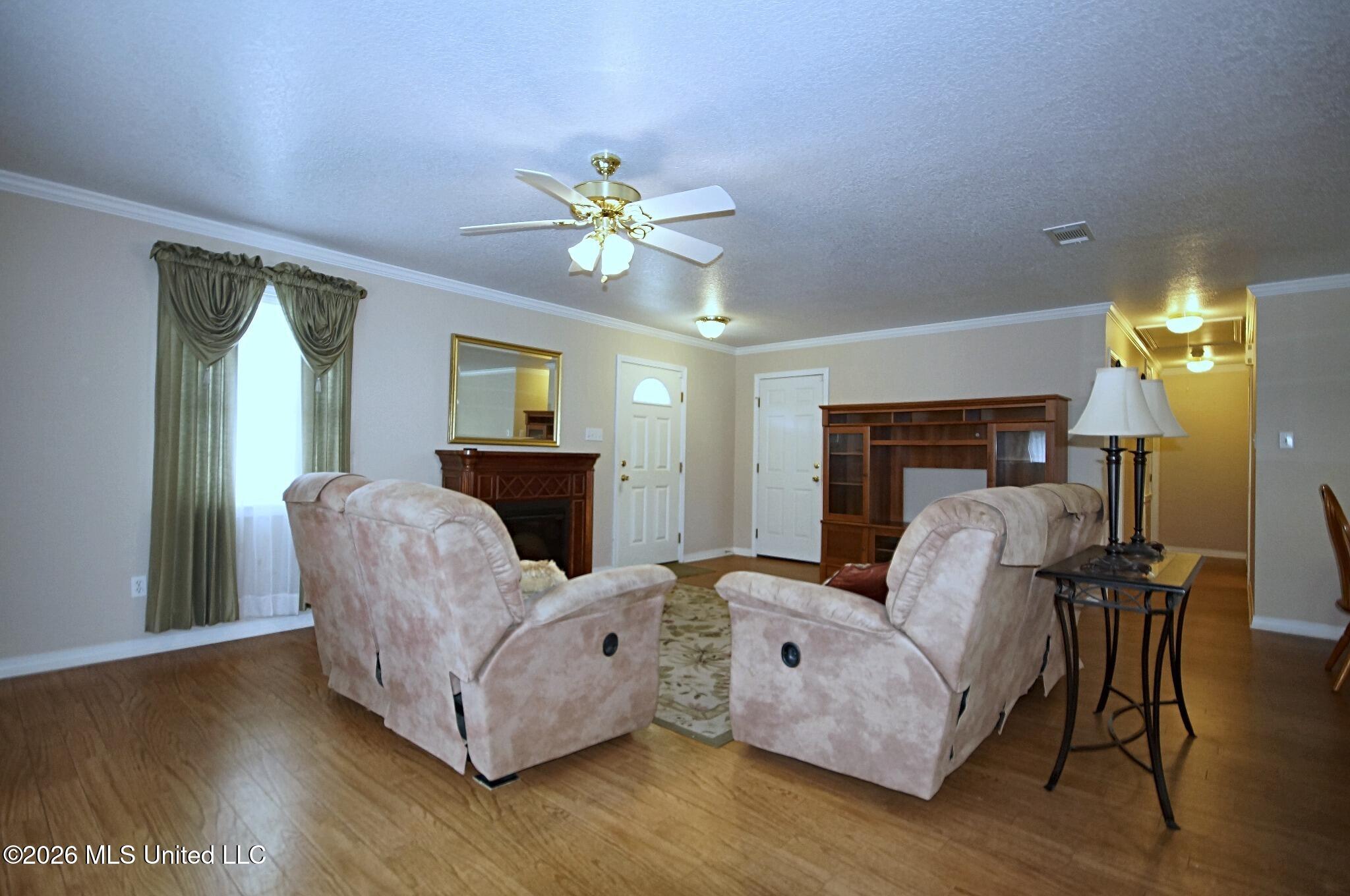 6008 St Martin Road Biloxi, MS 39532 - Photo 10 of 39 Living Room
