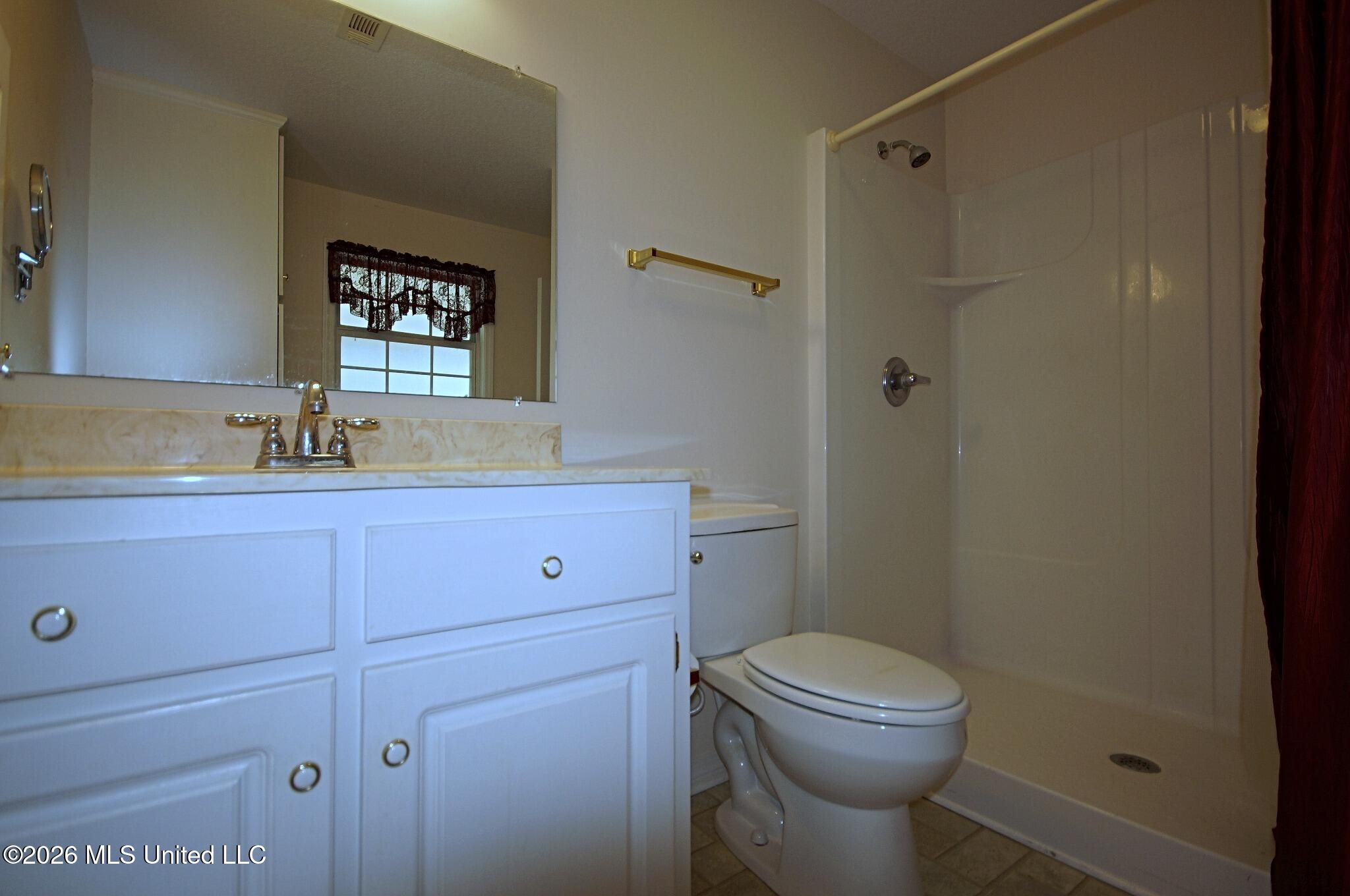 6008 St Martin Road Biloxi, MS 39532 - Photo 15 of 39 Primary Bath