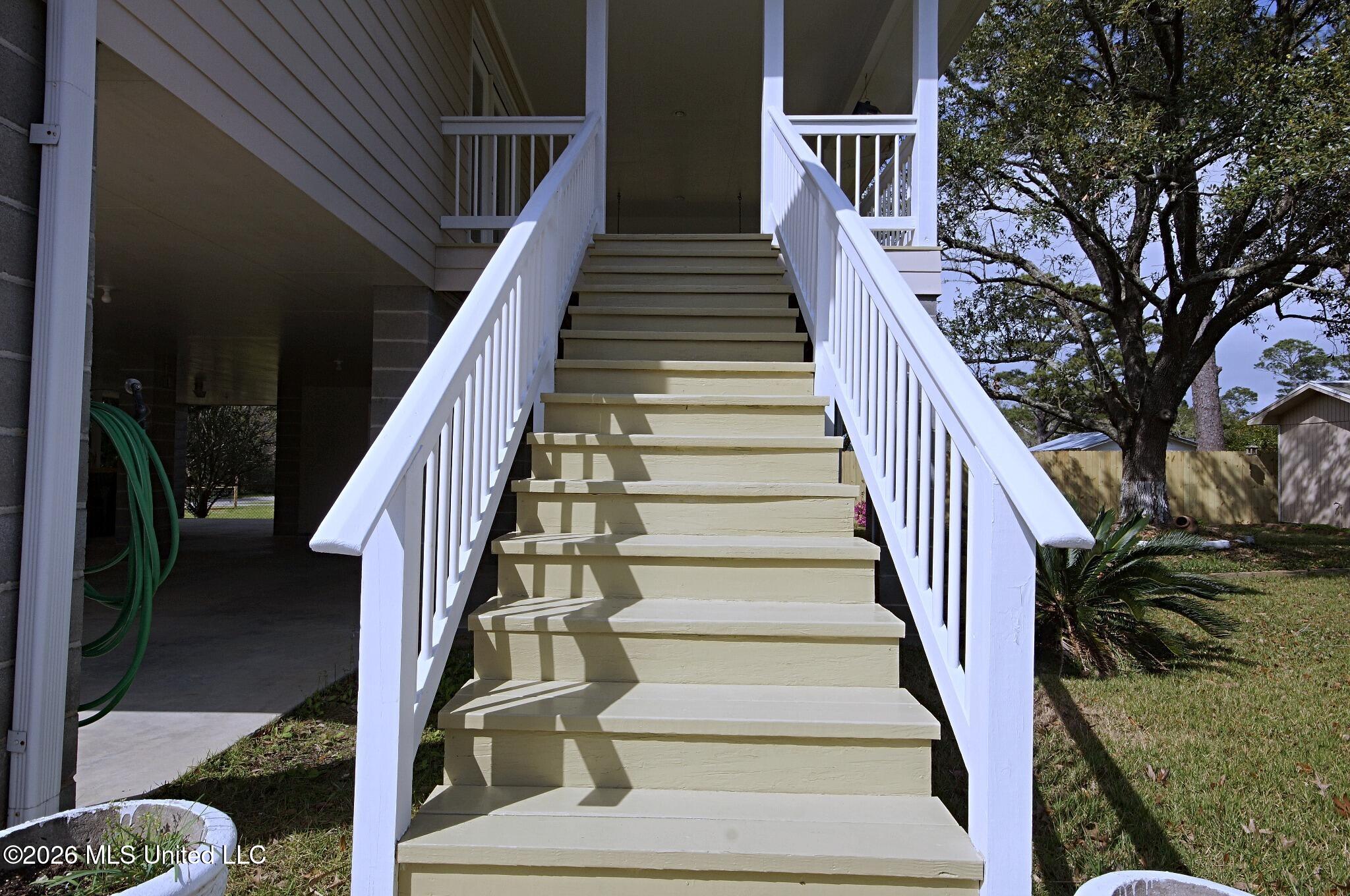 6008 St Martin Road Biloxi, MS 39532 - Photo 20 of 39 Stairs