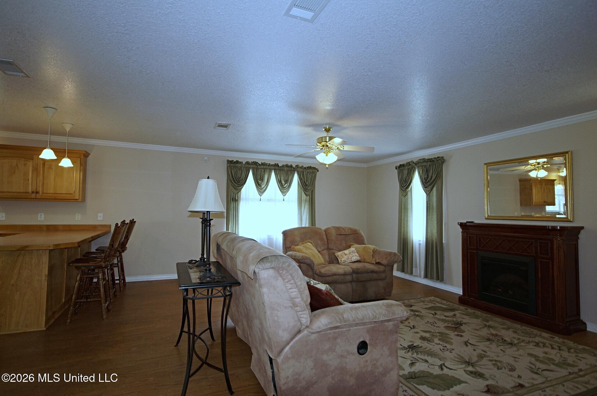 6008 St Martin Road Biloxi, MS 39532 - Photo 8 of 39 Living Room