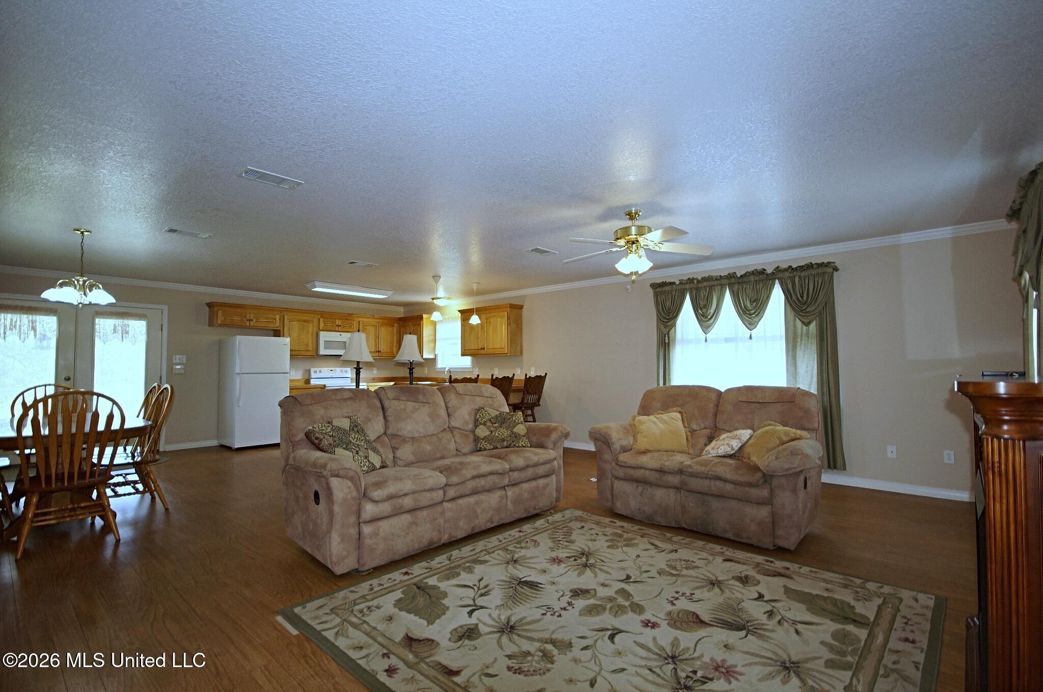 6008 St Martin Road Biloxi, MS 39532 - Photo 9 of 39 Living Room