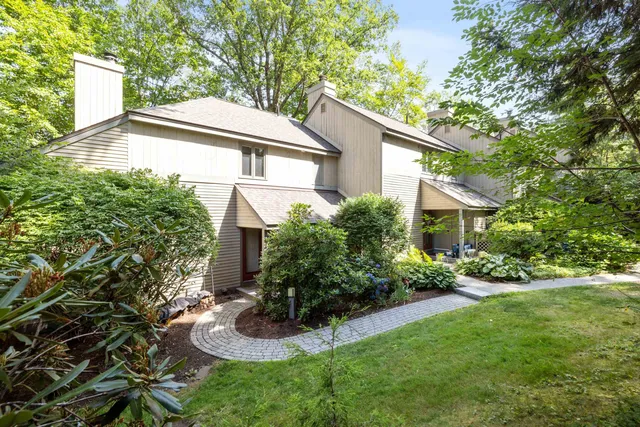 $799,900 | 2696 Lake Shore Road, Unit 108, Gilford, NH 03249