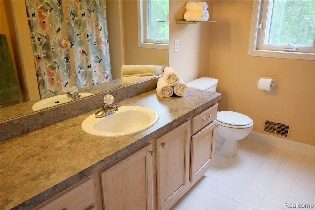 1802 North Hacker Road Howell, MI 48843 - Photo 9 of 25 DSCF1224.JPG