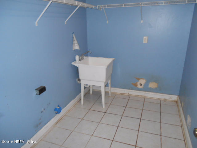 8426 Newton Road Jacksonville, FL 32216 - Photo 14 of 21 Laundry room