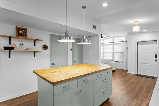 $5,250 | 2407 South Lois Avenue, Tampa, FL 33629