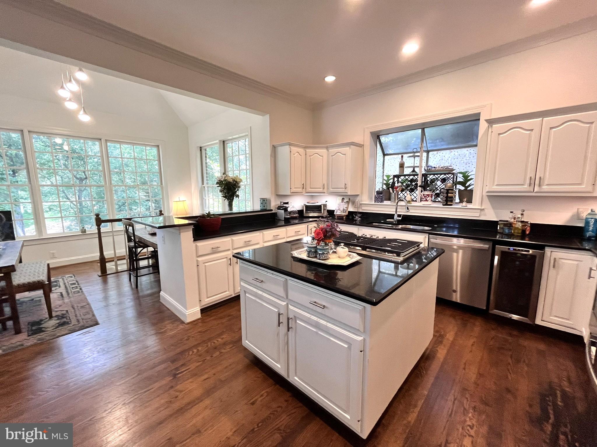 7809 Fox Gate Court Bethesda, MD 20817 - Photo 3 of 42