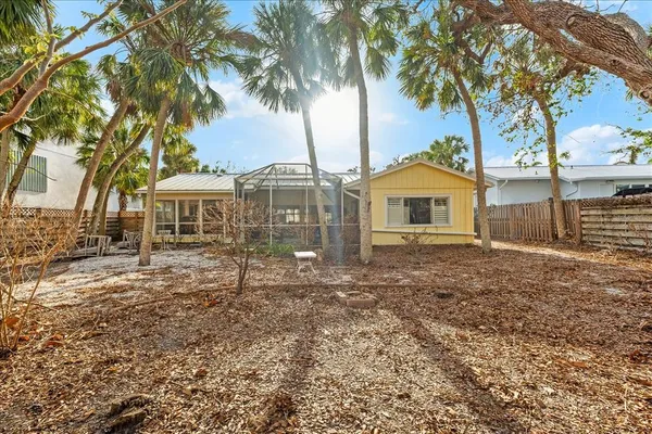 $675,000 | 5019 Commonwealth Drive, Sarasota, FL 34242