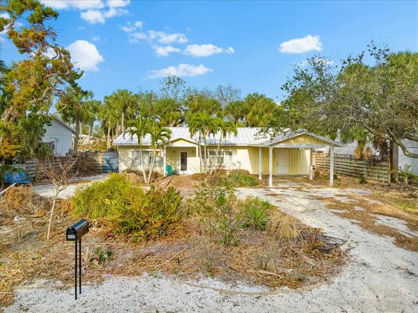 $675,000 | 5019 Commonwealth Drive, Sarasota, FL 34242