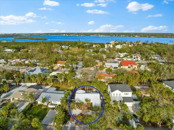 $675,000 | 5019 Commonwealth Drive, Sarasota, FL 34242