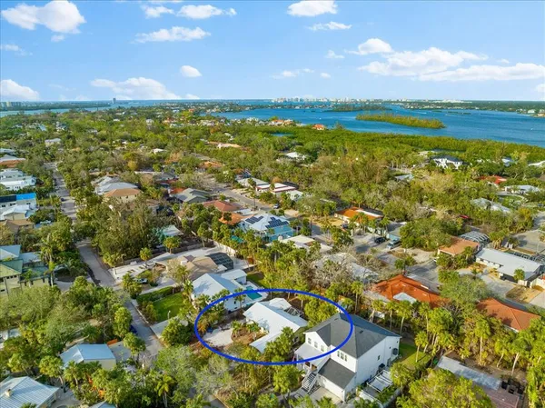 $675,000 | 5019 Commonwealth Drive, Sarasota, FL 34242