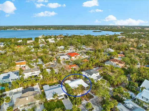 $675,000 | 5019 Commonwealth Drive, Sarasota, FL 34242