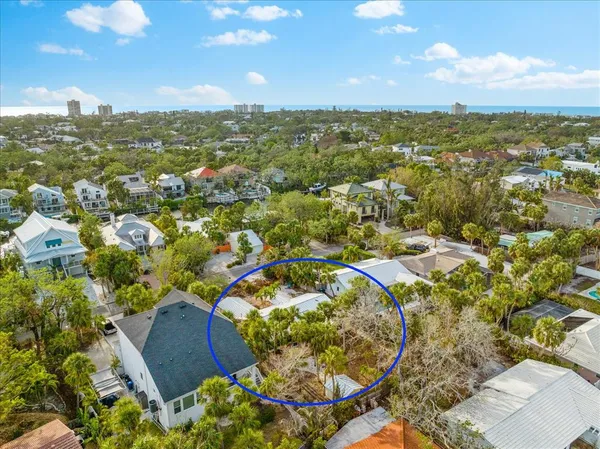 $675,000 | 5019 Commonwealth Drive, Sarasota, FL 34242